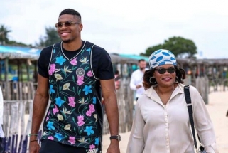 Giannis su mama apsilankė tėvų gimtinėje: pagaliau pasiekiau Nigeriją